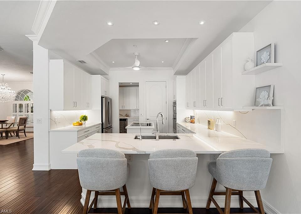 2nd image of 4840 W Boulevard Ct