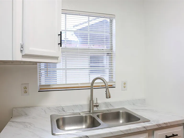 10 Jenkins St — Photo 14