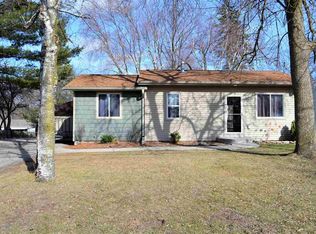 1607 Wood Ln, Green Bay, WI 54304