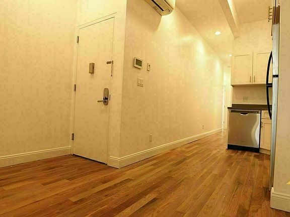 5th image of 297 Wyckoff Ave #2P