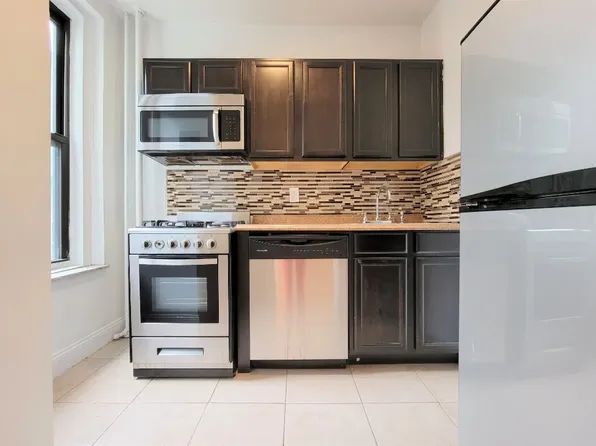 25-23 31st Ave, Astoria, NY