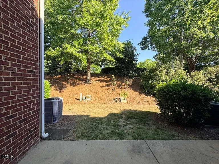 1061 Remington Oaks Cir — Photo 26