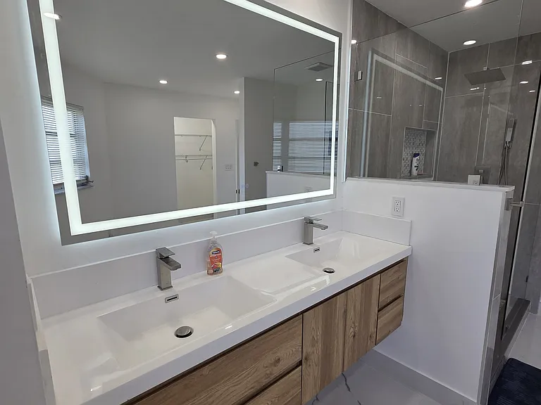 305 SE Airoso Blvd — Photo 19