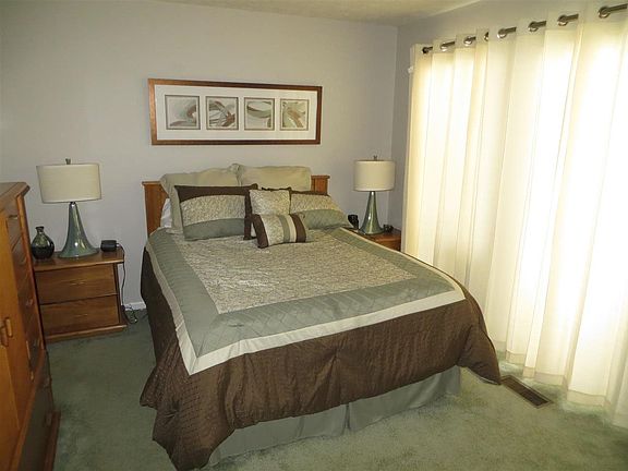 4th image of 1841 E Waters Edge Dr