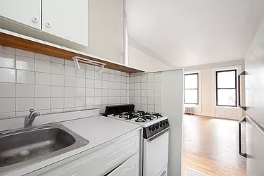 Rented by R New York