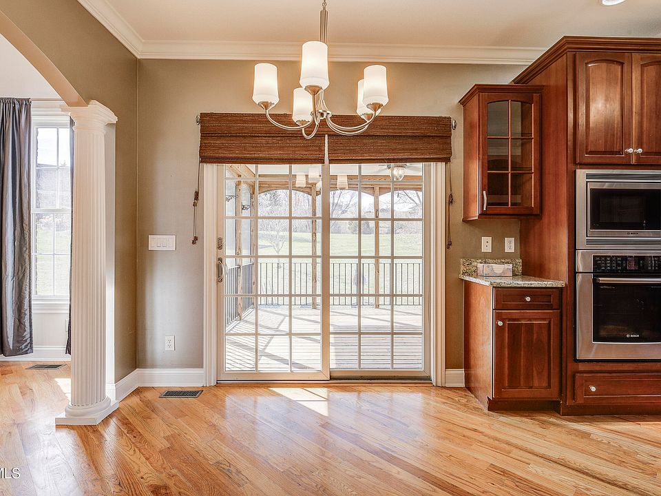 22nd image of 405 Heather View Dr
