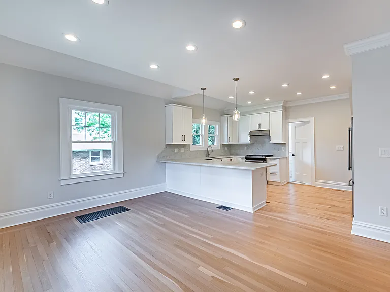 26 Glenwood Ave — Photo 5