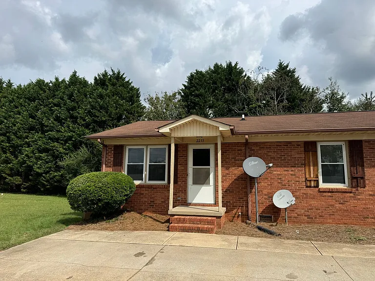 2233 Rose St — Photo 1