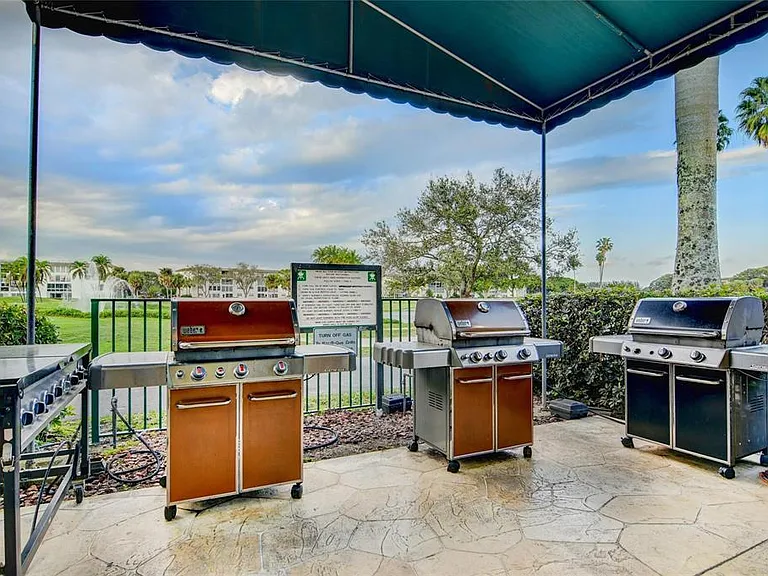 2402 Antigua Cir #D1 — Photo 21