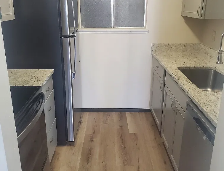 3146 Lakeside Dr #101 — Photo 3