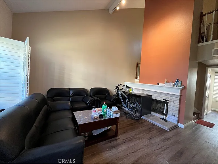 51 Wellesley #51 — Photo 3
