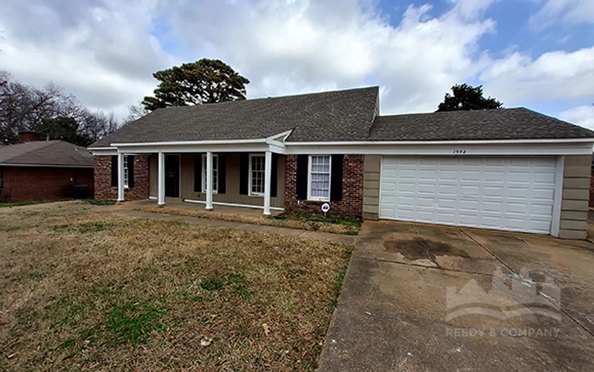 Building Photo - 1392 Singing Trees Dr