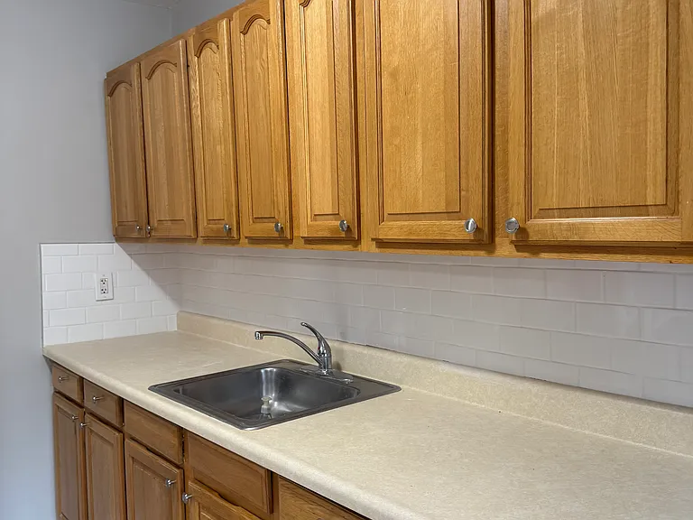 45 Morris Ave #18 — Photo 2