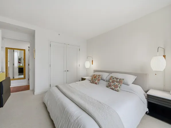 100 Riverside Boulevard image 10 of 11