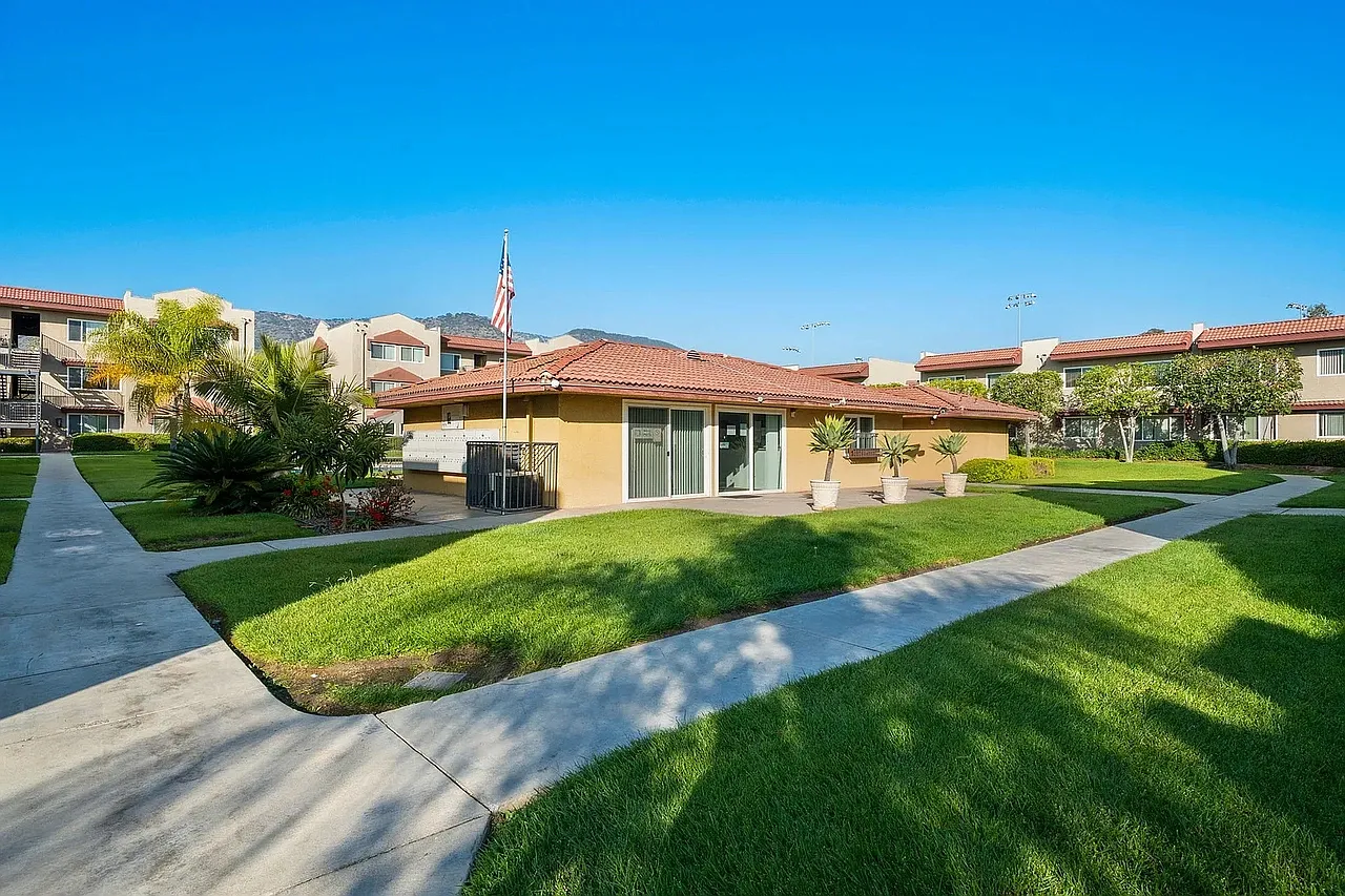 Azusa Gardens Apartments — Photo 3