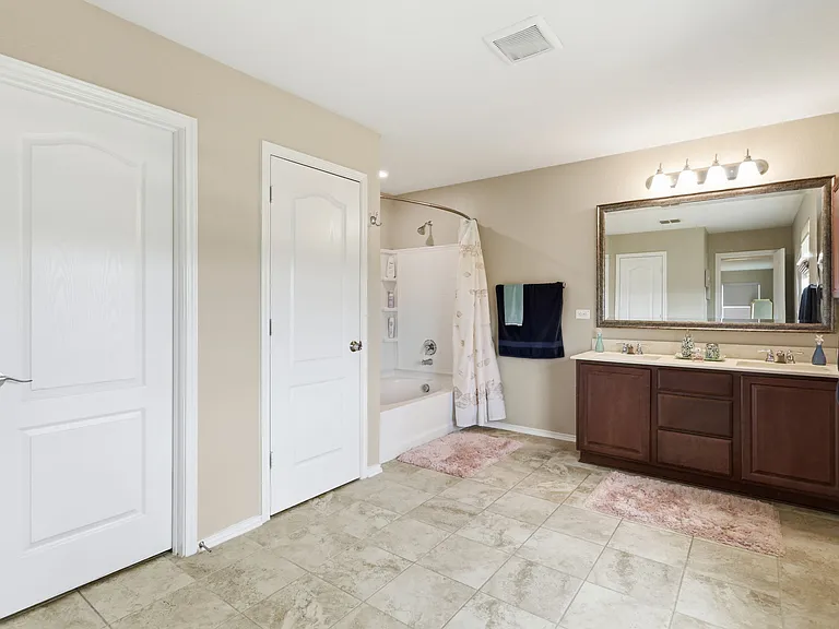 7910 Emmeline Dr — Photo 13