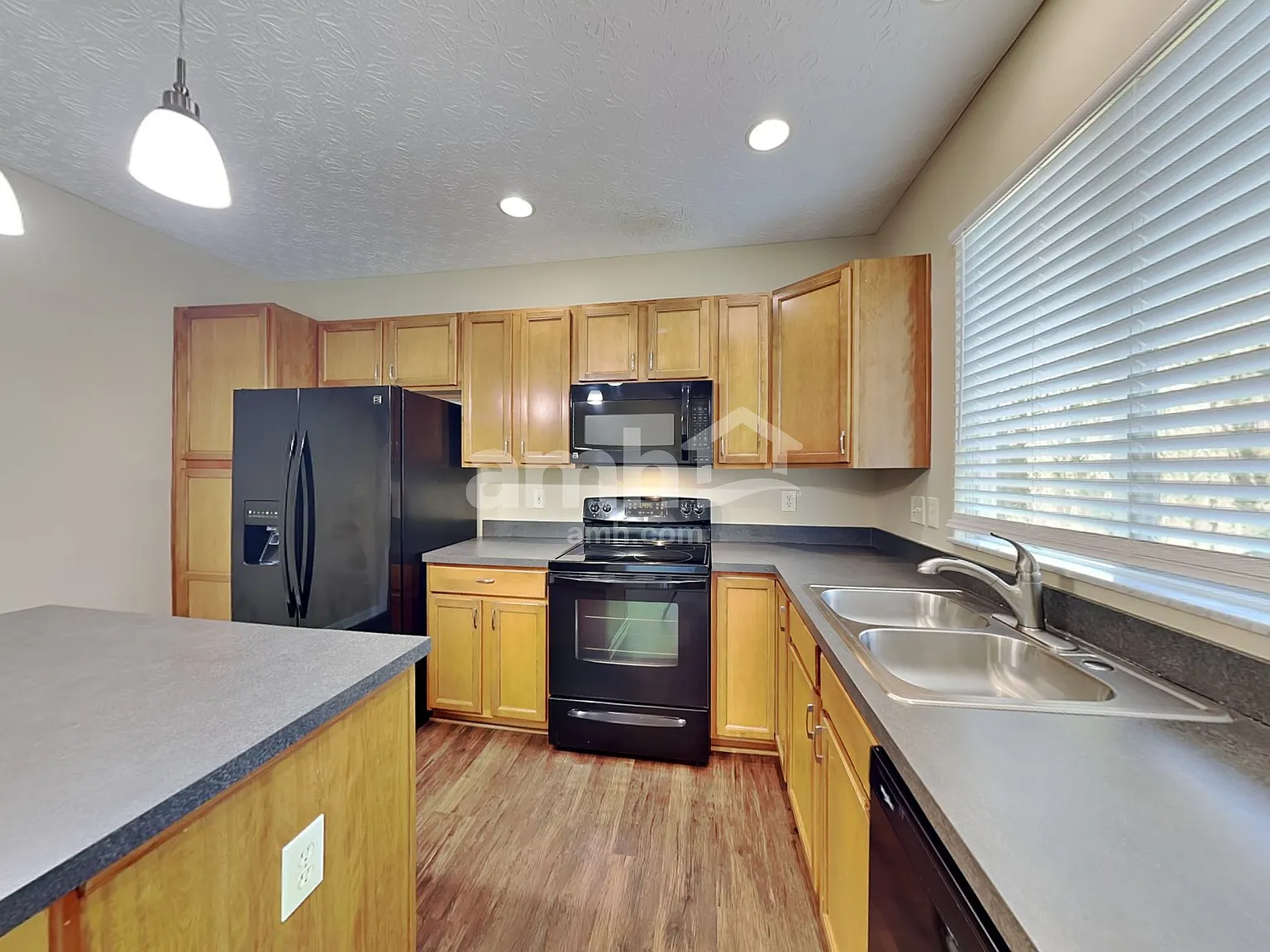 3 bed, 2.5 bath, 2228 sqft, $2,695 — Photo 3