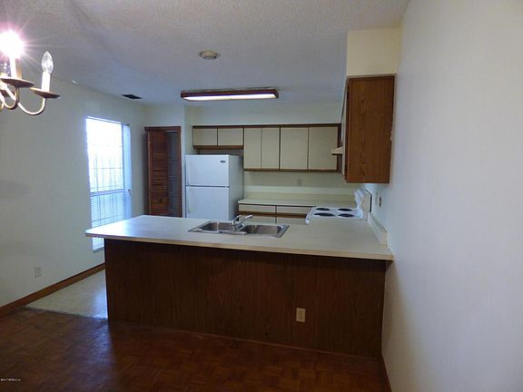 2nd image of 2136 Schumacher Ave APT 1