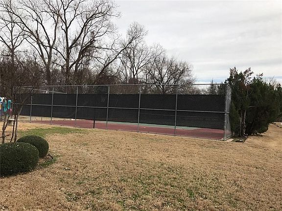 4th image of 652 Harbor Dr
