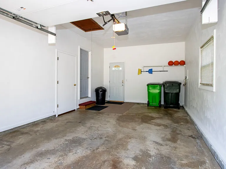 1720 W Hill Dr — Photo 22
