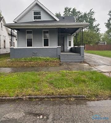 1st image of 566 Palmwood Ave