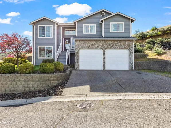 822 S 4th Street Loop, Selah, WA 98942