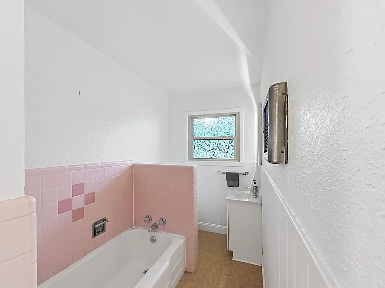 2137 Lenamon St — Photo 20