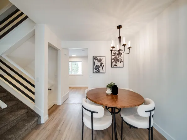 125 Woodborough Way NW, Edmonton, AB T5Y 1N2