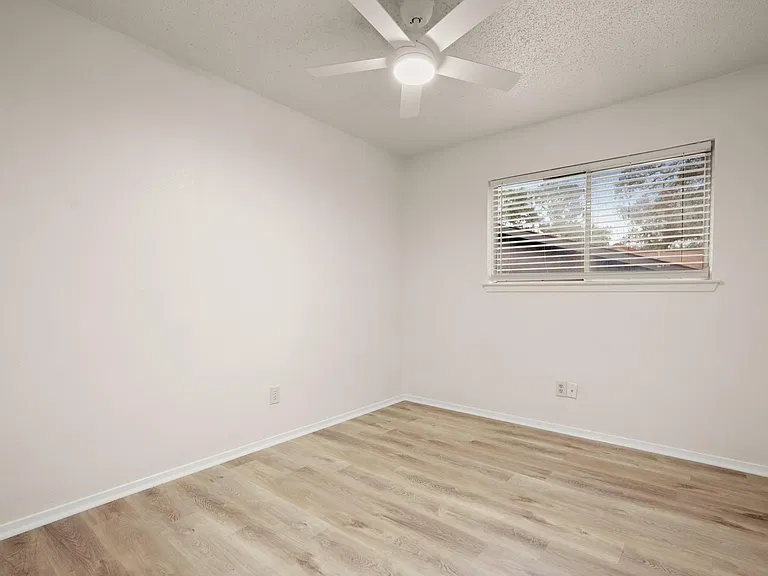 2600 Greenland Ln — Photo 13