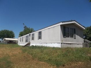 305 E Hamilton St, Llano, TX 78643