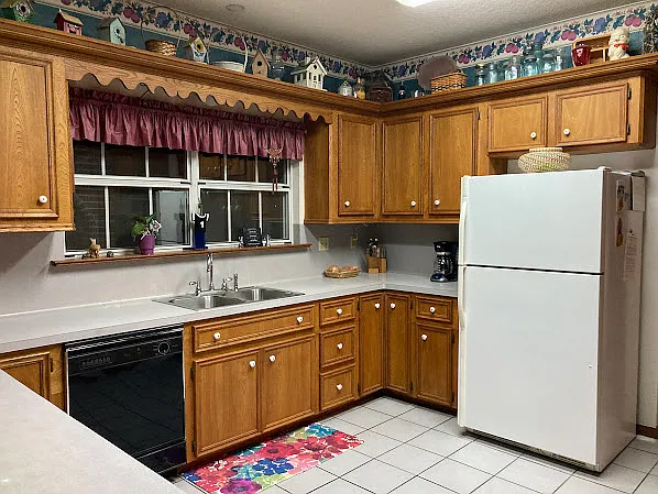 3 bed, 2.5 bath, 2361 sqft, $900 — Photo 4