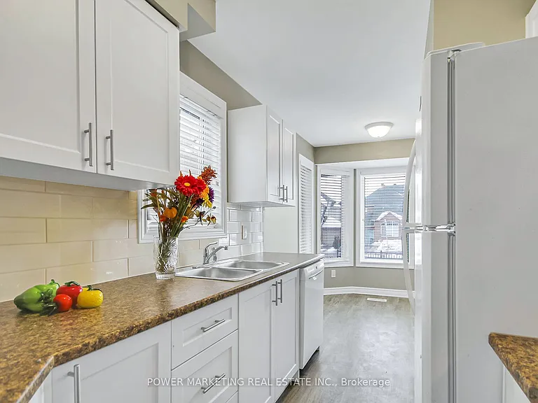 45 Waterbridge Dr — Photo 14