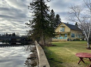 106 Dale Ave SW, Warroad, MN 56763