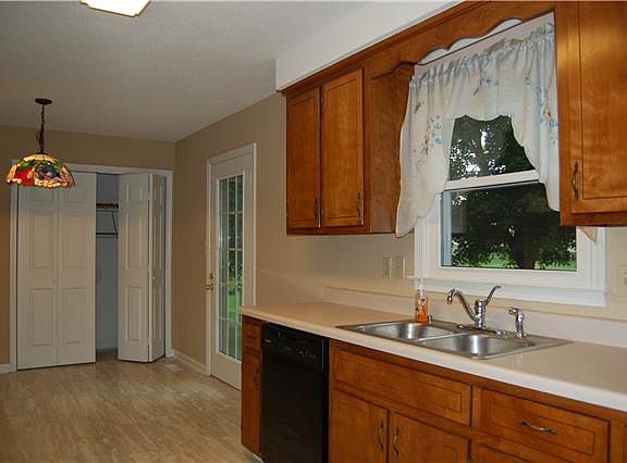 3rd image of 304 Blaine Ct