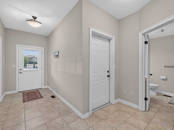 5th image of 82 Maple St