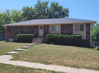 6111 Queens Dr, Lincoln, NE 68516