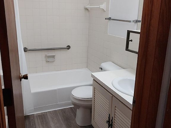 3rd image of 630 Garrison Ave APT C-1