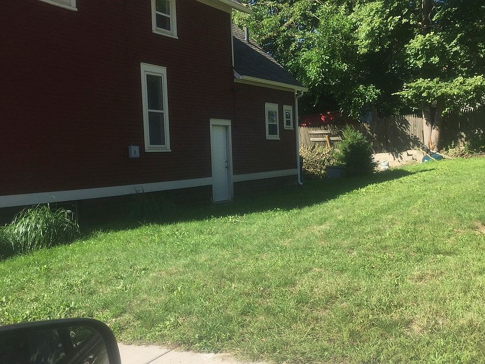 2nd image of 337 Visser Pl SE
