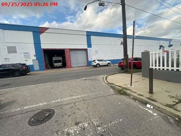 Exterior Neighborhood (street photo)