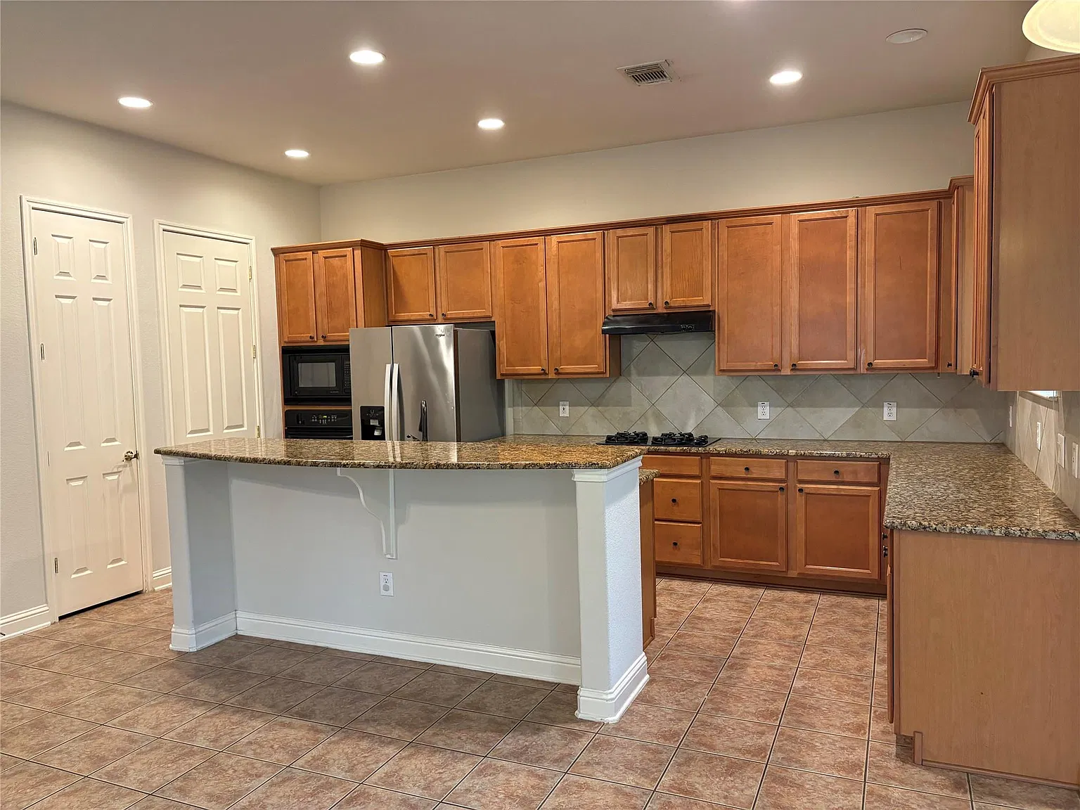 3 bed, 2.0 bath, 2274 sqft, $2,500 — Photo 4
