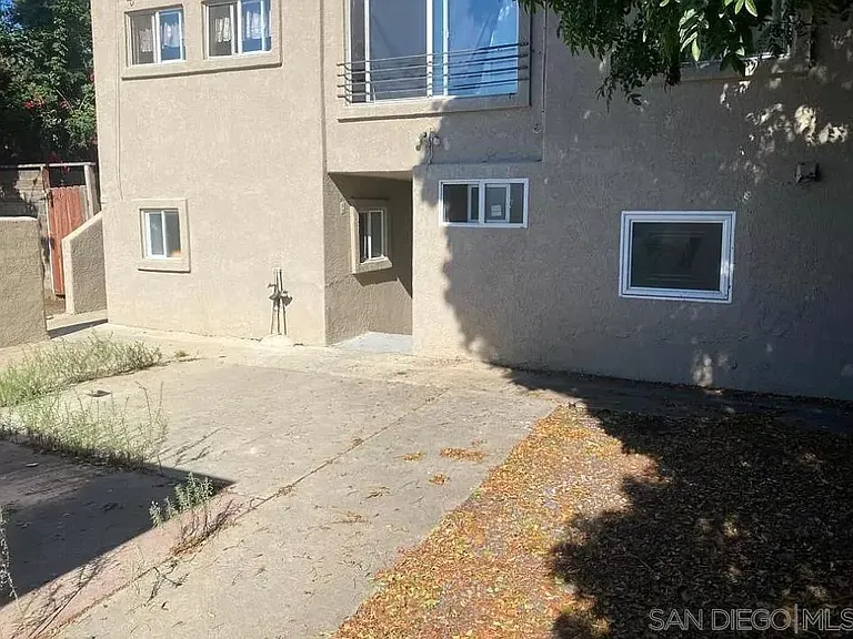 528 N Citrus Ave — Photo 1