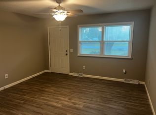 1403 S Harding St, Oak Grove, MO 64075