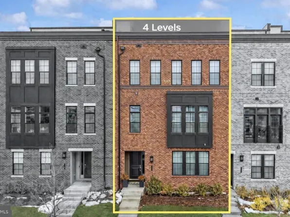 43416 Grandmoore St, Ashburn, VA 20148