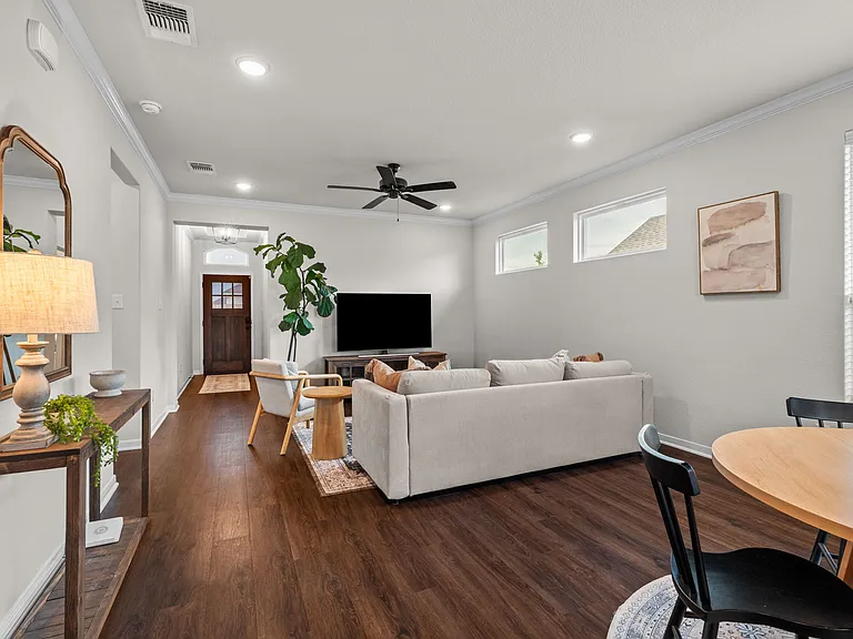 712 Ashberry Dr — Photo 10