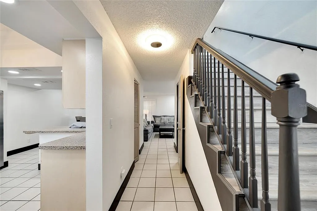 3 bed, 2.5 bath, 1610 sqft, $2,200 — Photo 4