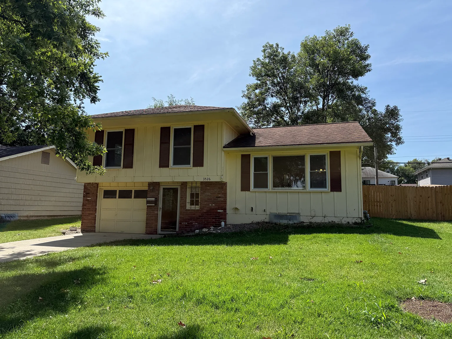 3 bed, 1.5 bath, 1220 sqft, $1,500 — Photo 1