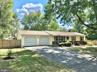 11 Parkside Dr, Hummelstown, PA 17036