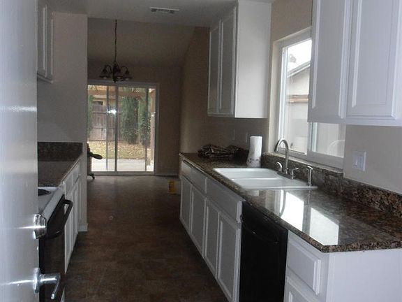 3rd image of 1715 Burgundy Dr