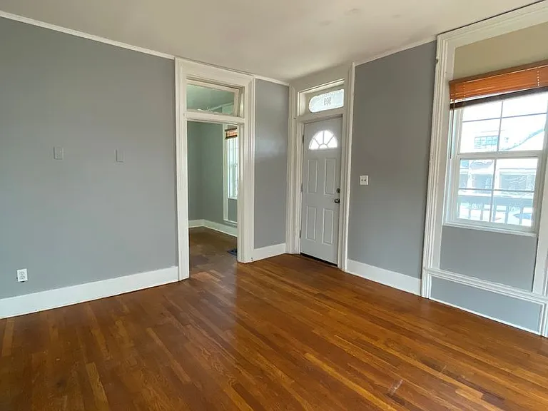 909 Merchant St — Photo 5