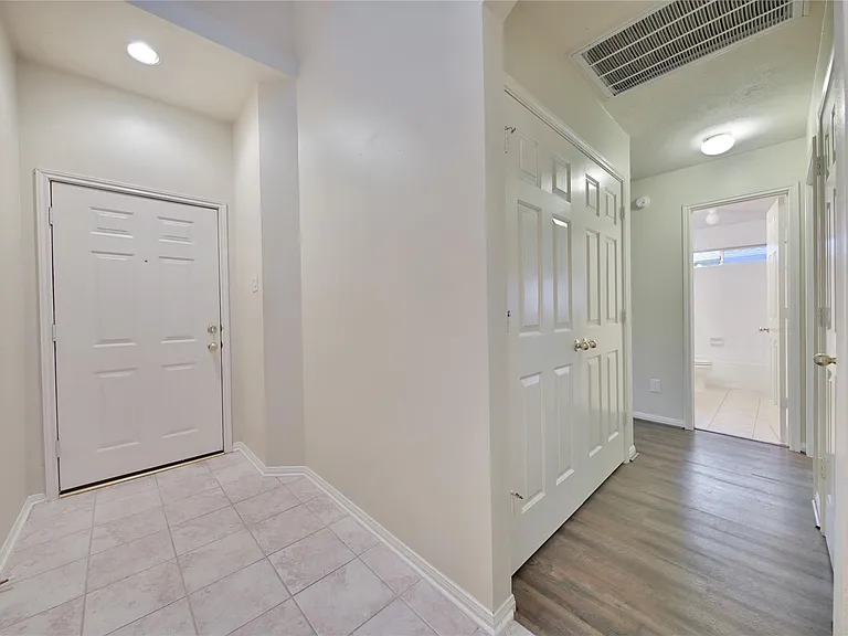 17210 Red River Trl — Photo 6